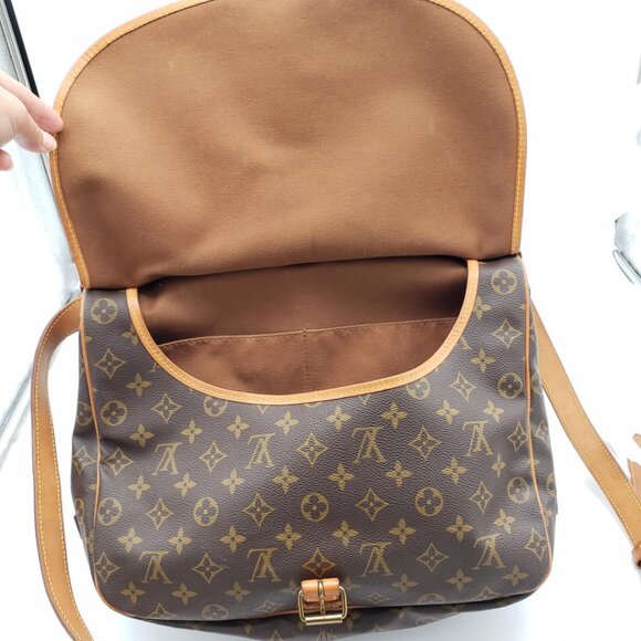 LOUIS VUITTON Saumur 35 Monogram Shoulder Bag 420-102025 - Picture 10 of 15